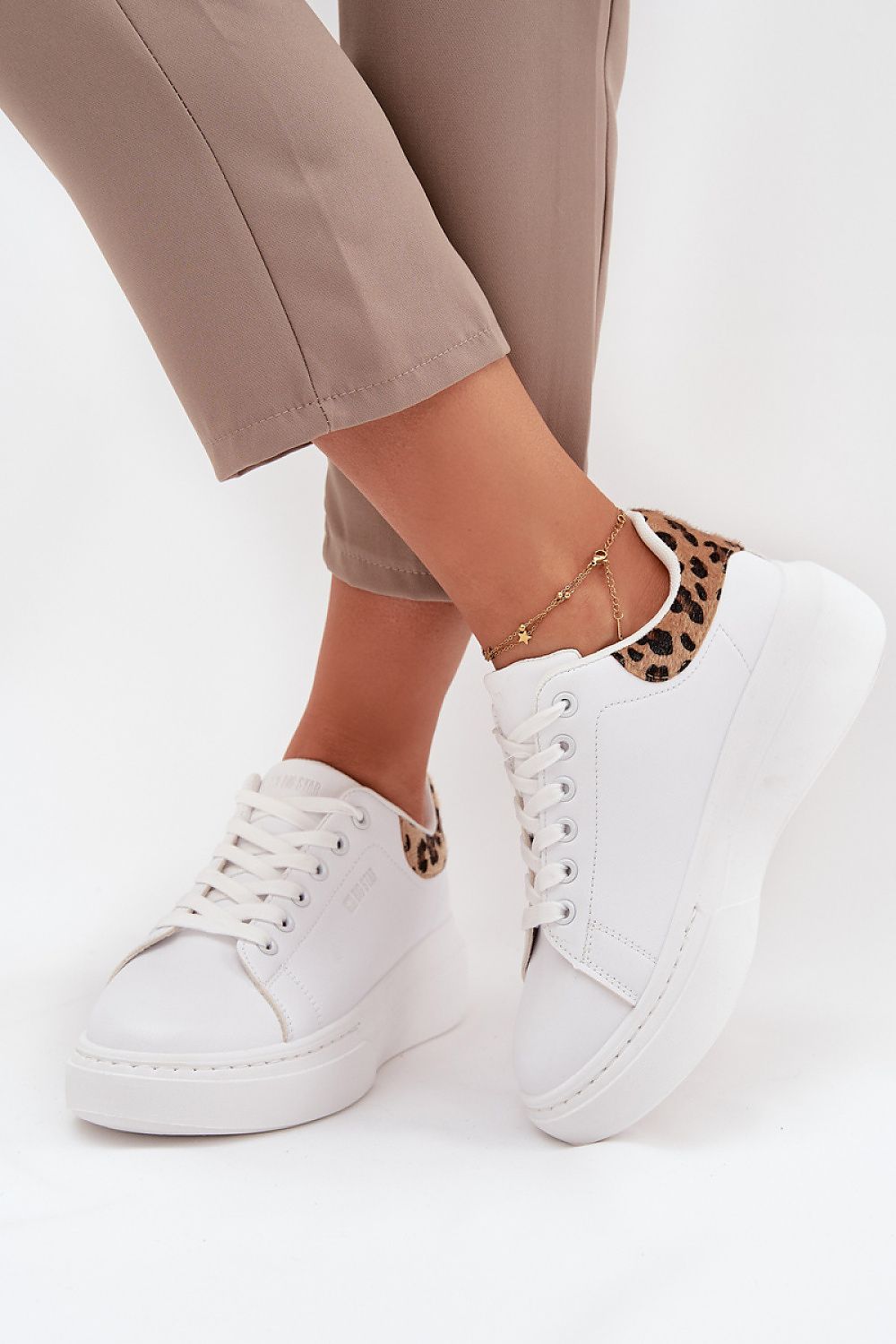 Buty Sportowe Model Big Star SS274247 White/Panterka - Step in style