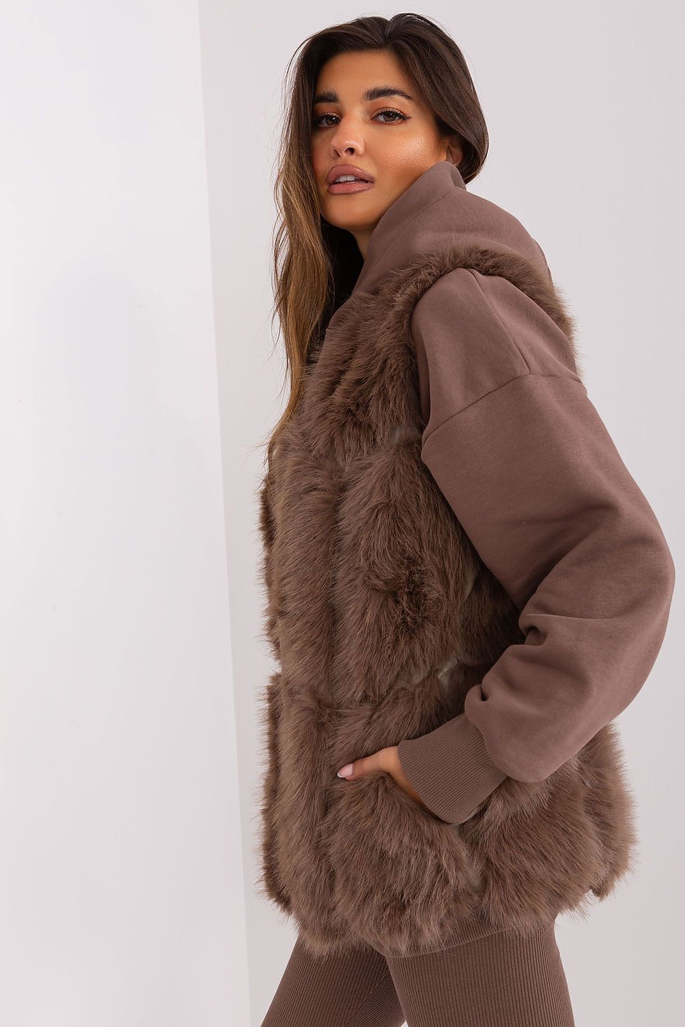   Kamizelka Model AT-KZ-2375.00P Brown - AT 
