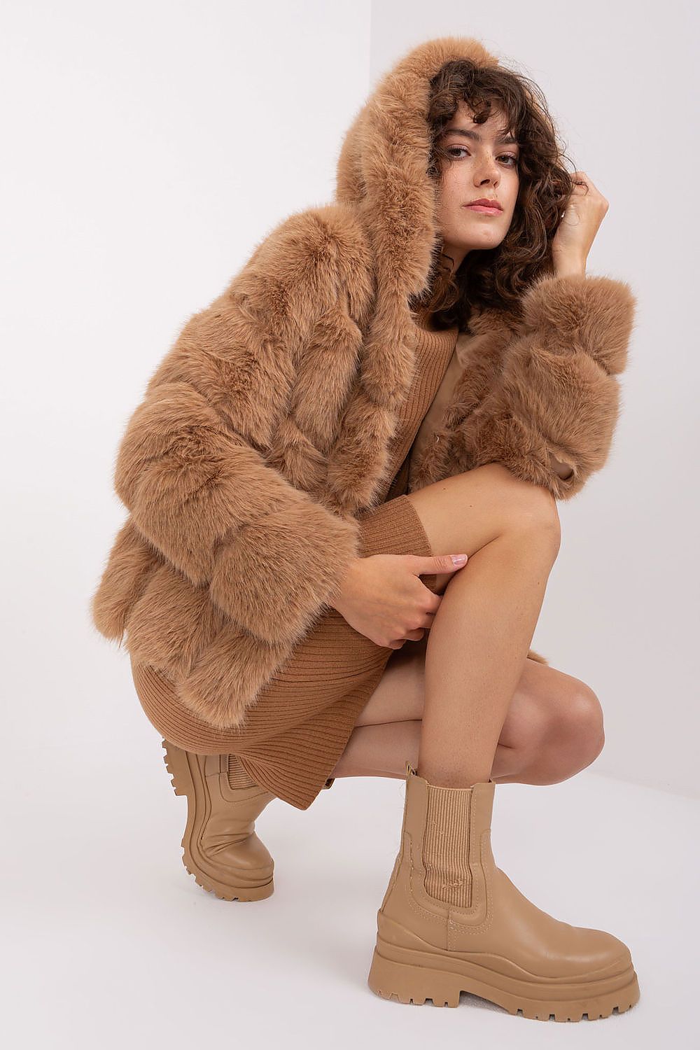   Kurtka Damska Model AT-KR-2386.00P Camel - AT 