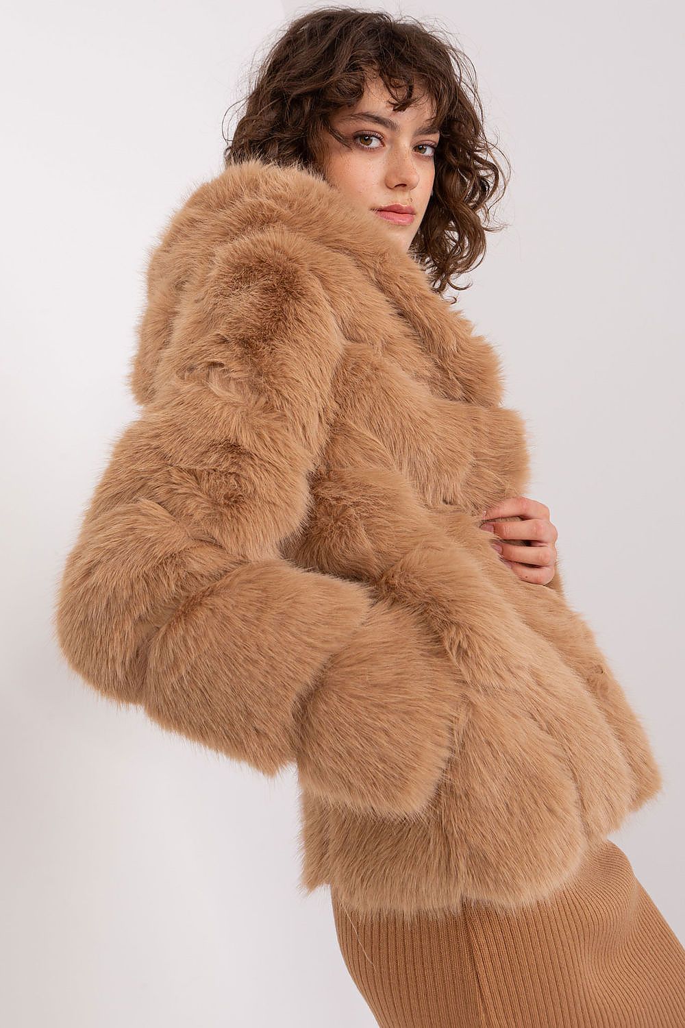  Kurtka Damska Model AT-KR-2386.00P Camel - AT 