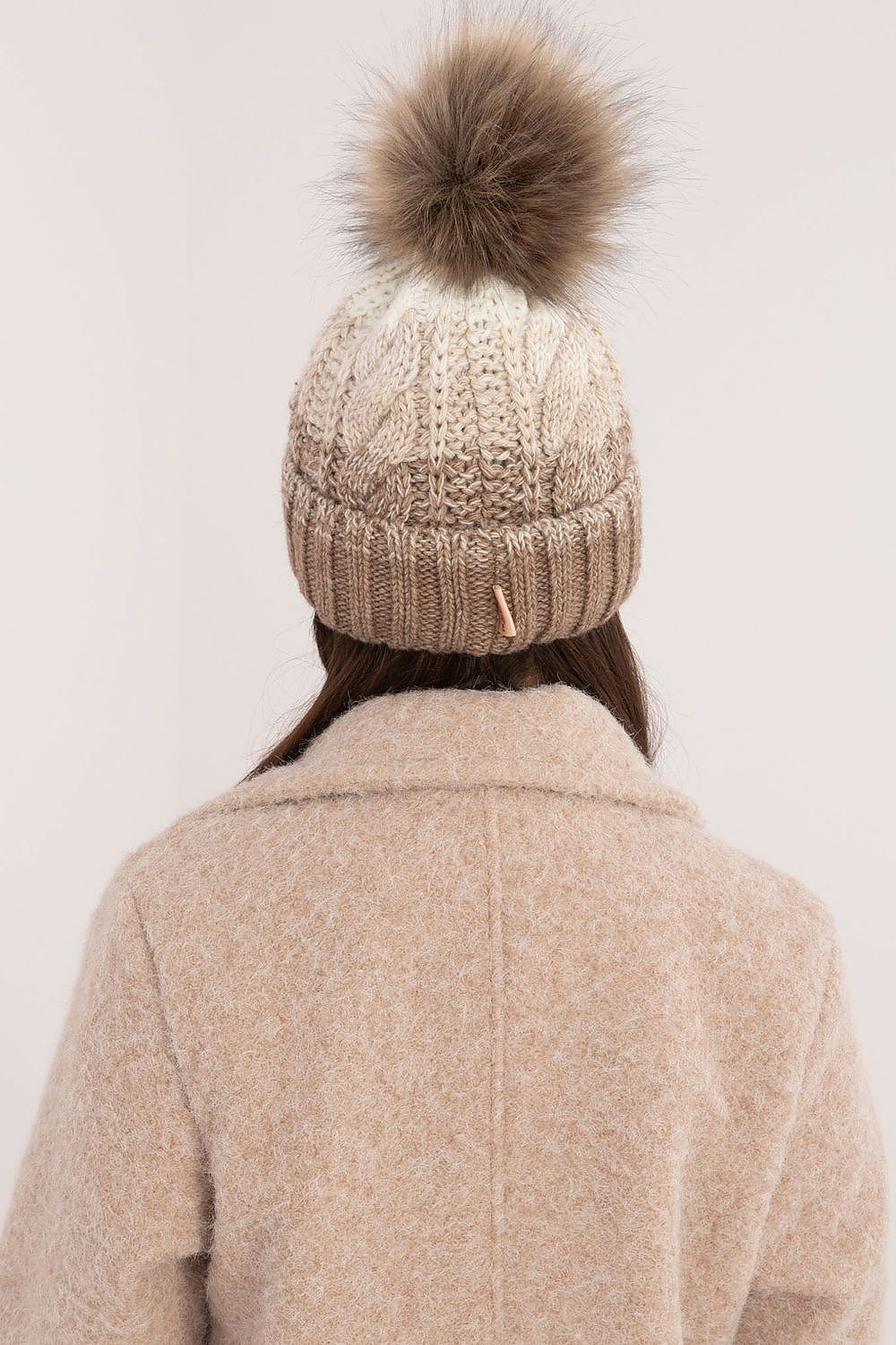   Czapka Model JK-CZ-52.17 Dark Beige - Rue Paris 