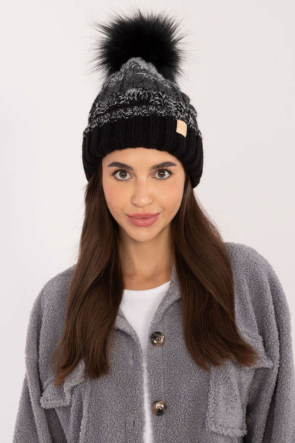   Czapka Model JK-CZ-52.17 Black - Rue Paris 