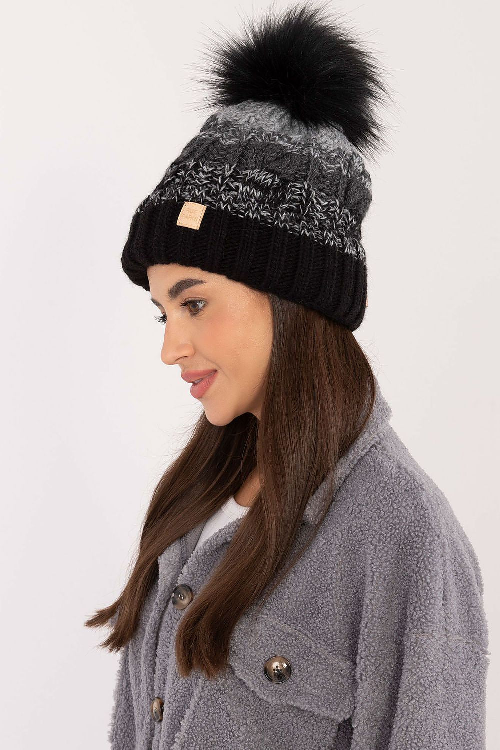   Czapka Model JK-CZ-52.17 Black - Rue Paris 