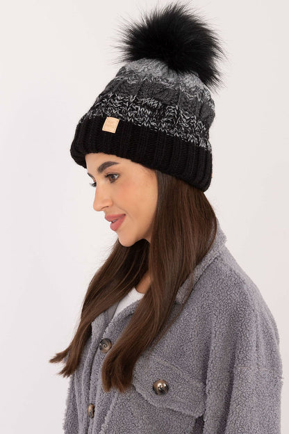   Czapka Model JK-CZ-52.17 Black - Rue Paris 