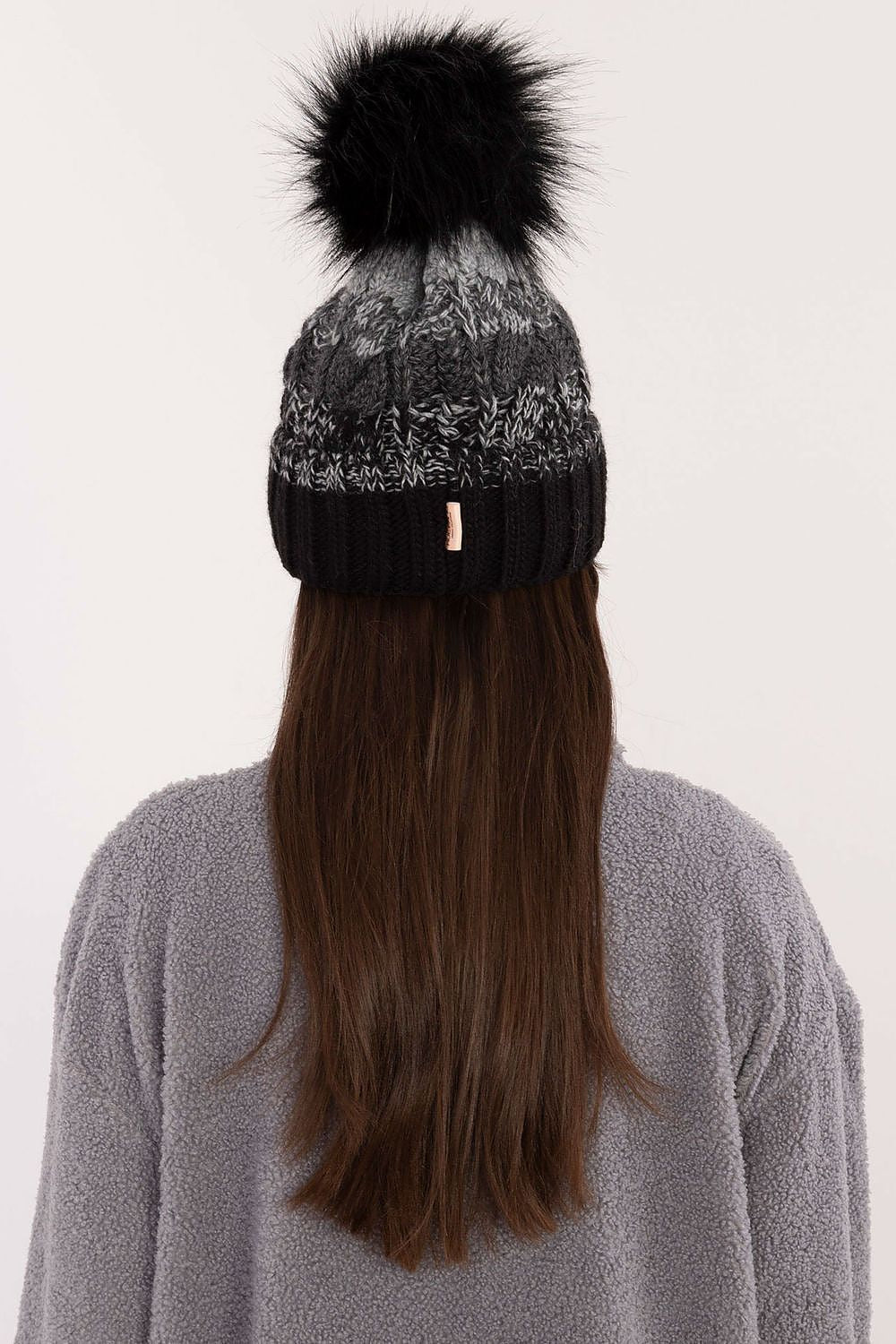   Czapka Model JK-CZ-52.17 Black - Rue Paris 