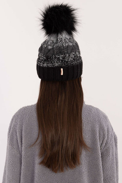   Czapka Model JK-CZ-52.17 Black - Rue Paris 