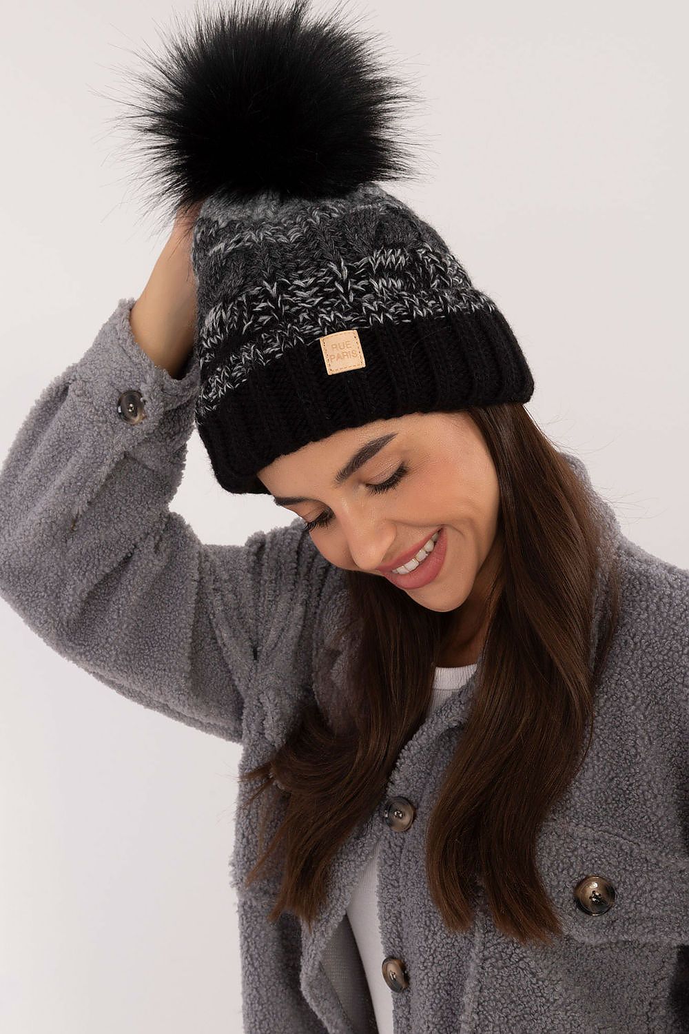   Czapka Model JK-CZ-52.17 Black - Rue Paris 
