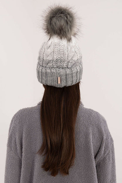   Czapka Model JK-CZ-52.31 Grey - Rue Paris 