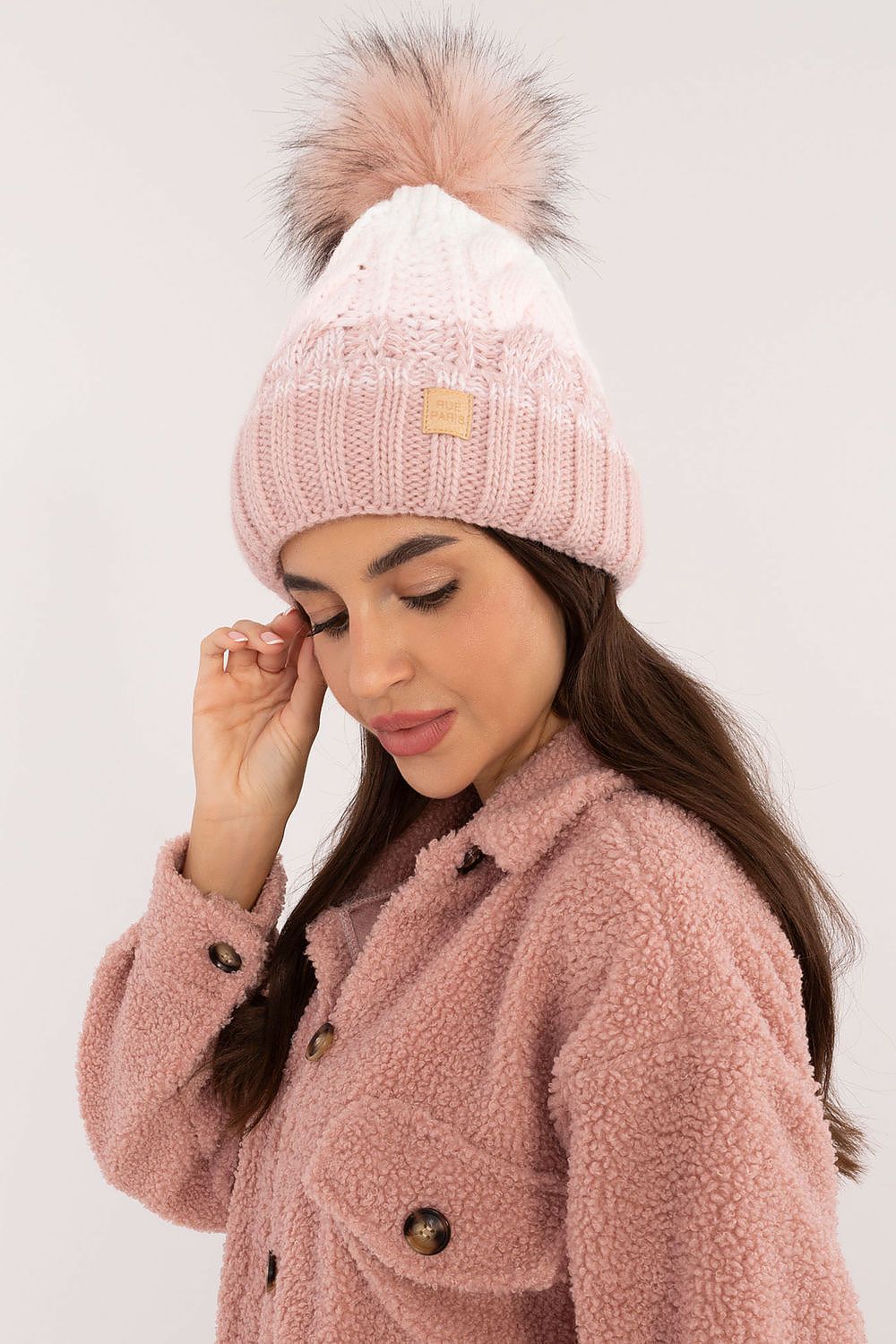  Czapka Model JK-CZ-52.31 Light Pink - Rue Paris 