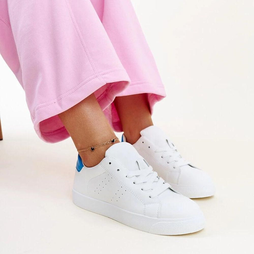   Biało-niebieskie sneakersy Akila - Solea 