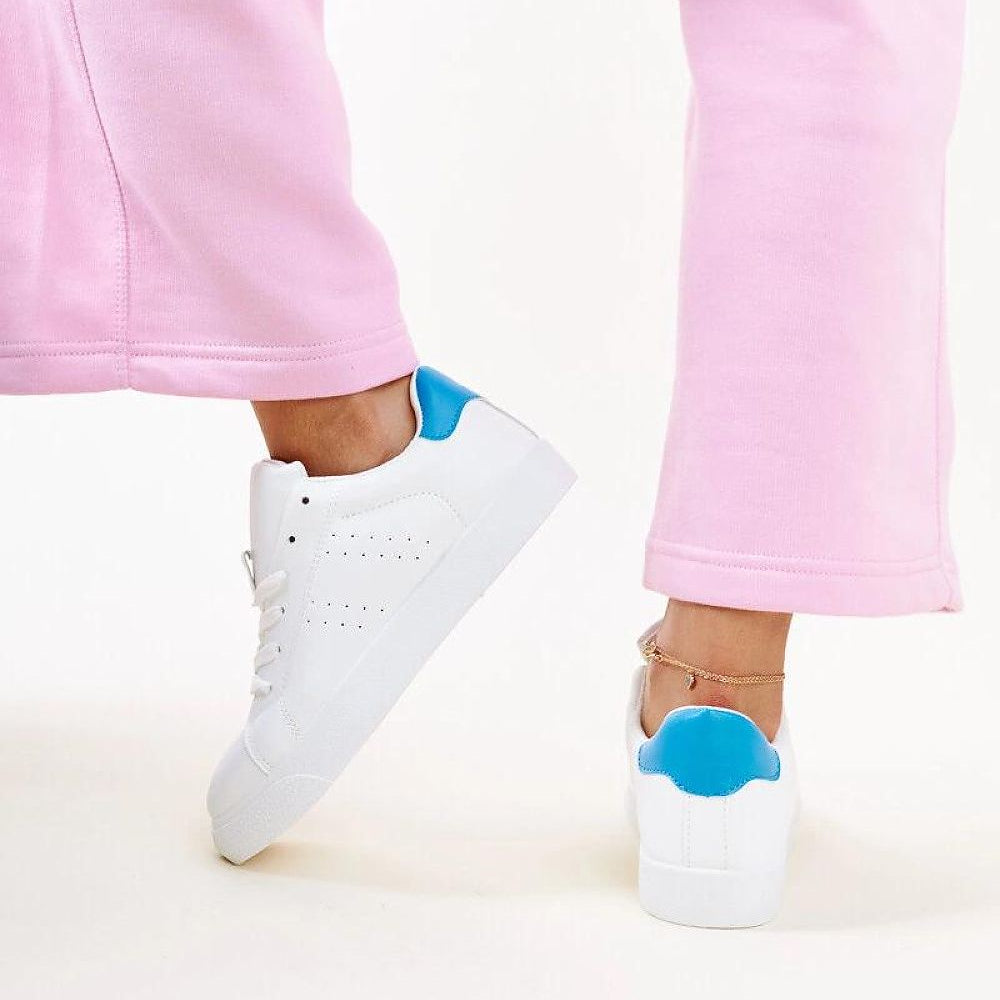   Biało-niebieskie sneakersy Akila - Solea 