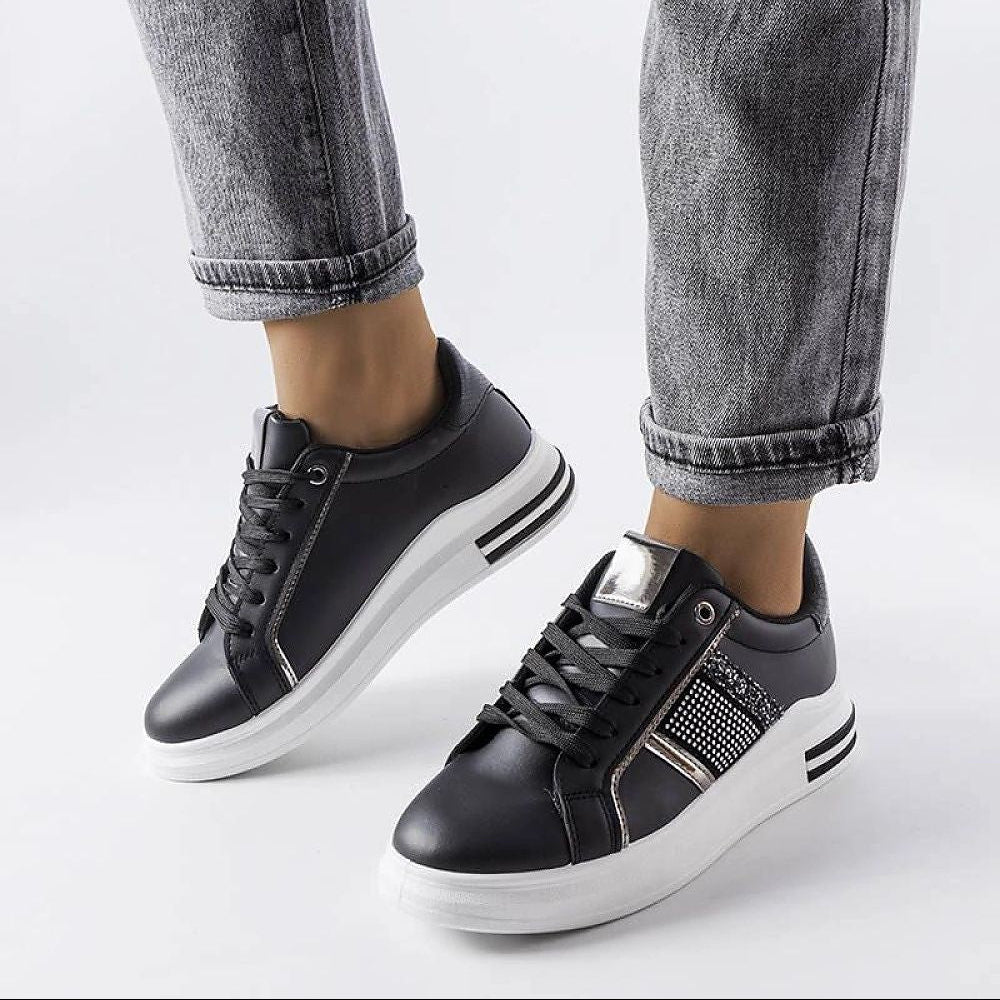   Czarne sneakersy zdobione cyrkoniami Xarles - Solea 