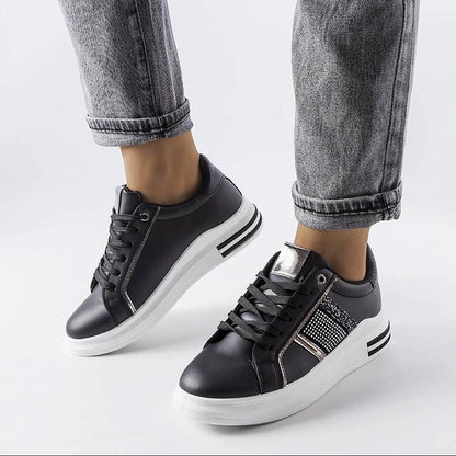   Czarne sneakersy zdobione cyrkoniami Xarles - Solea 