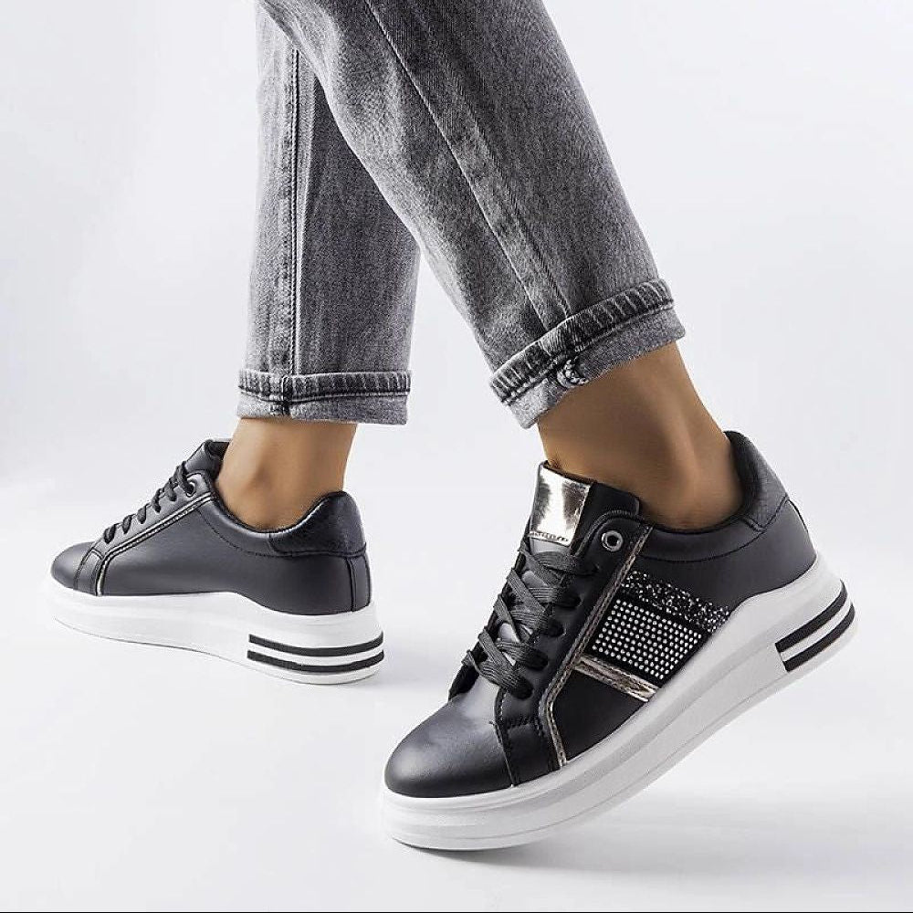   Czarne sneakersy zdobione cyrkoniami Xarles - Solea 