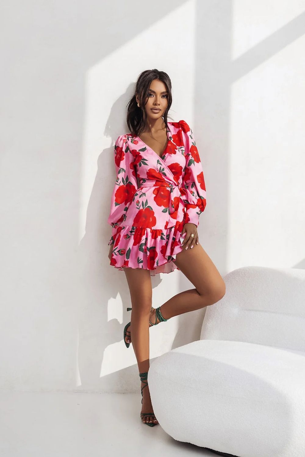  Sukienka Model Anna krótka 219842024 Red Flowers/Pink - LaBalancia 