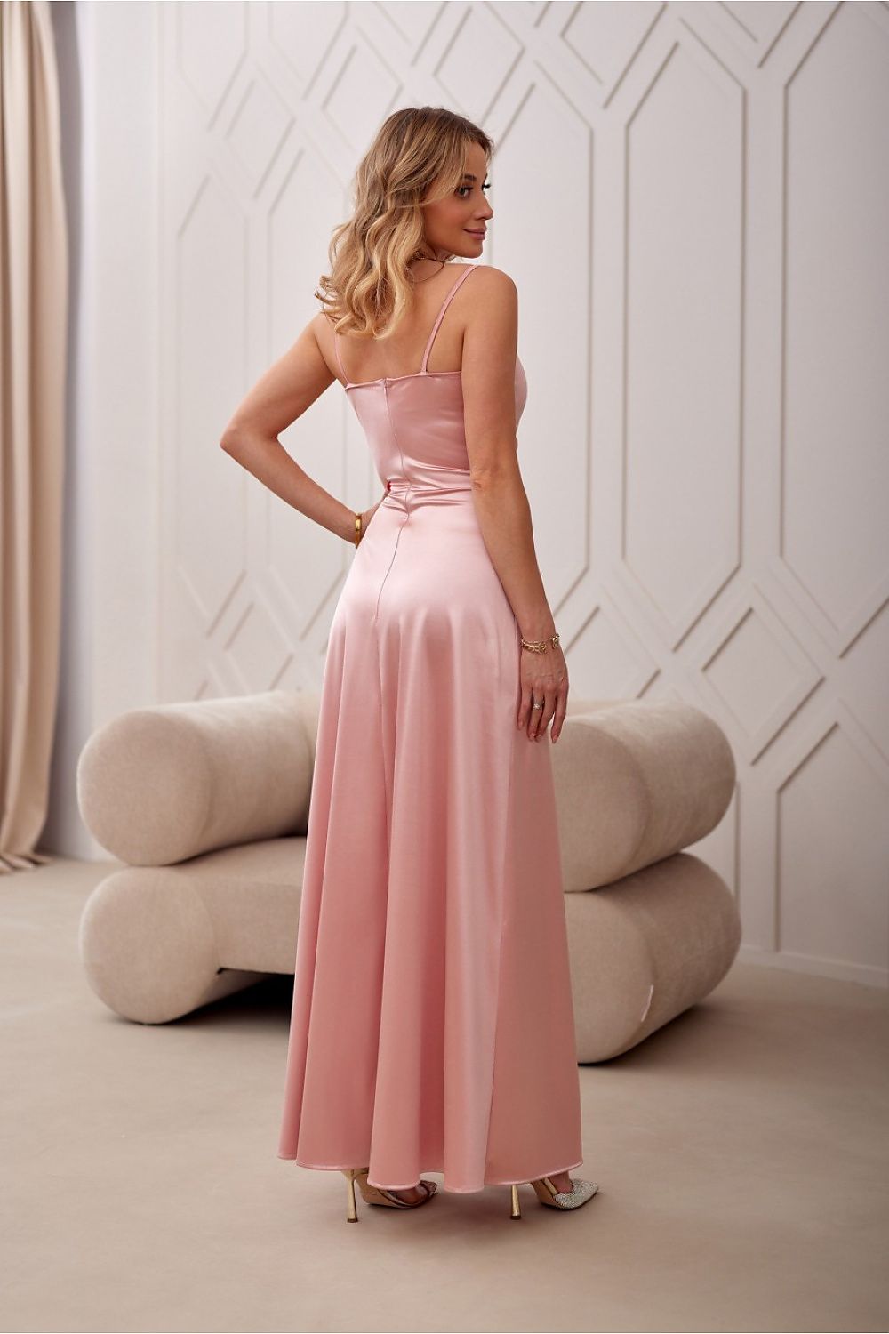  Sukienka Model Salma ROZ SUK0462 Pink - Roco Fashion 