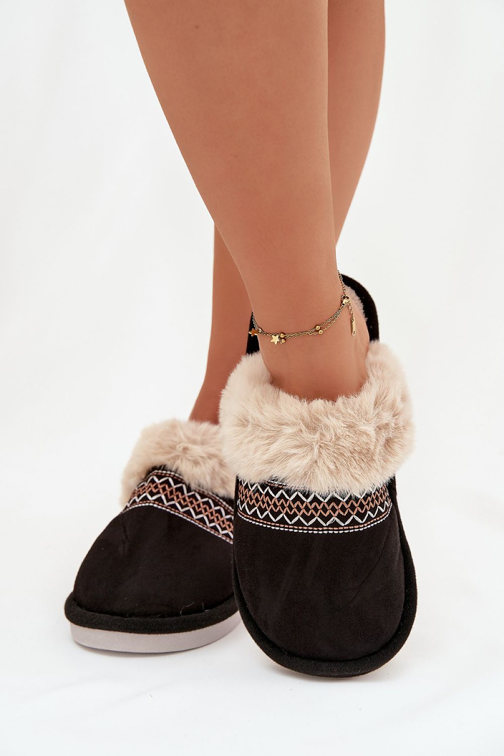   Kapcie Model Devianne WIS255224-0 Black - Step in style 