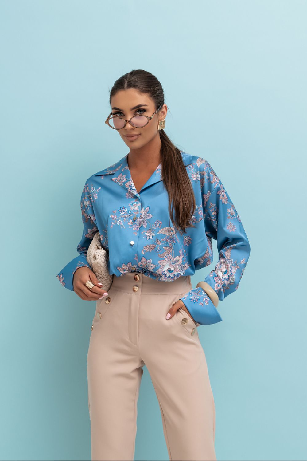   Koszula Damskie Model Maddie Satyna 490073952 Indigo Flowers - LaBalancia 