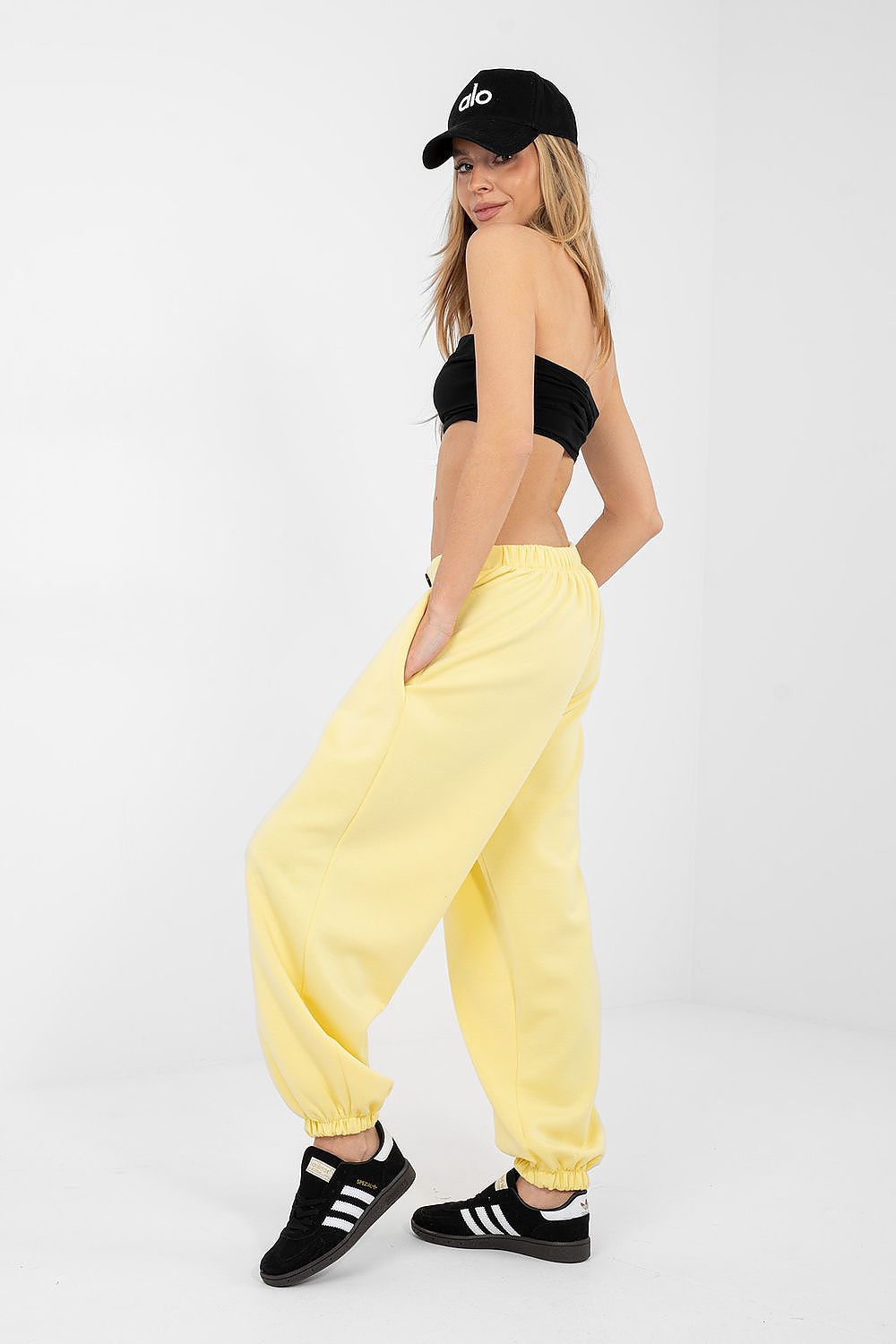  Spodnie Dresowe Model IT-SP-9995.12P Light Yellow - Italy Moda 