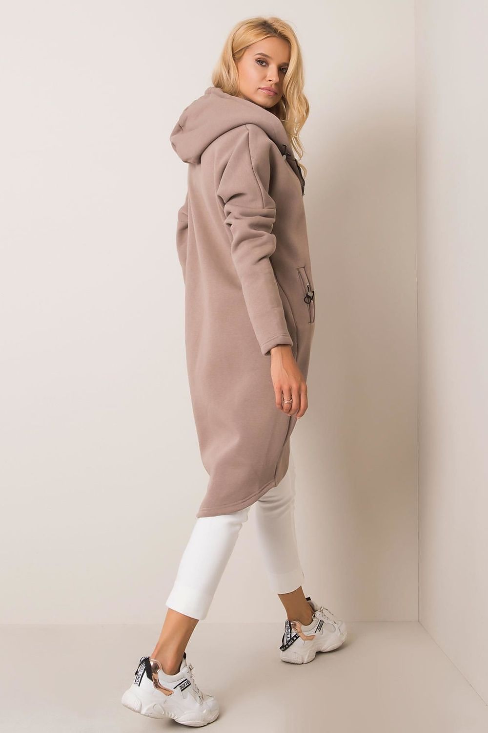   Bluza Damska Model RV-BL-4858-1.99P Dark Beige - Rue Paris 