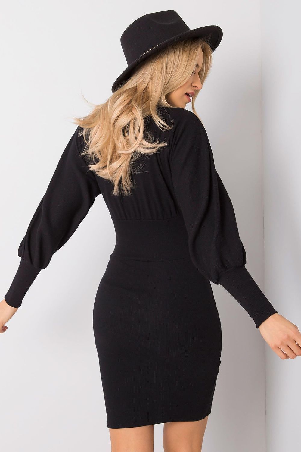  Sukienka Model RV-SK-6079.65 Black - Rue Paris 